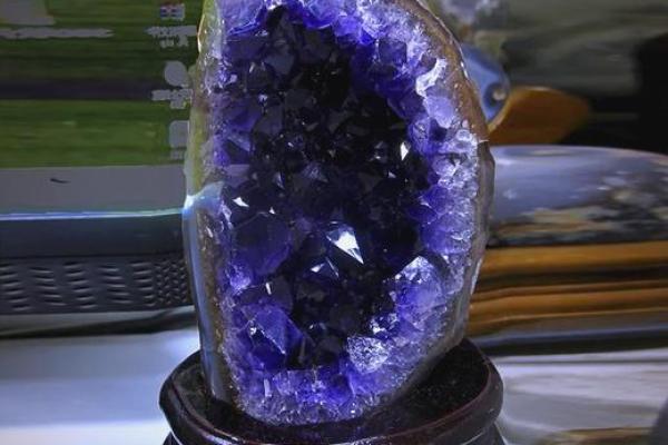 如何通过水晶提升命中缺水运势，寻找内心的宁静与平衡