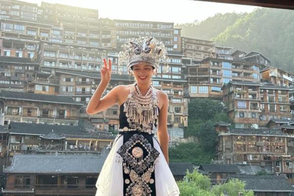 张韶涵命格解析：勇敢追梦的灵魂之旅与命运相拥的故事