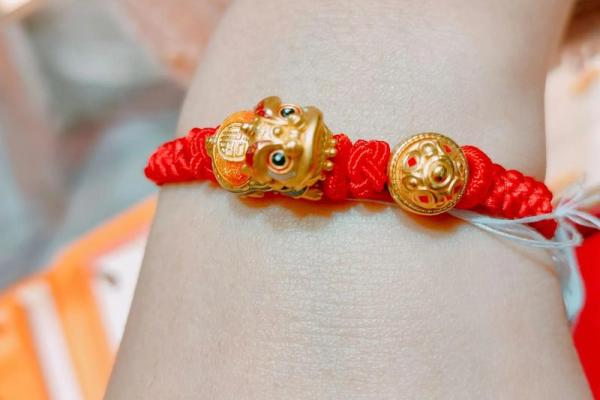 金命人士最吉祥的佩戴物推荐，助你聚财添福！