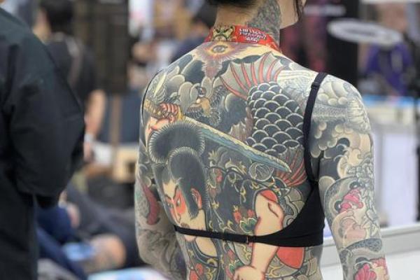 杨柳木命的纹身选择:绽放个性的艺术之旅 杨柳木命的纹身选择:绽放个性的艺术之旅