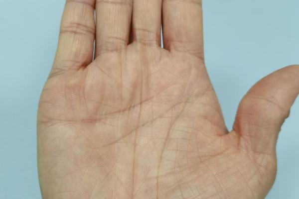 女人额头通天纹的命理解析：命运与运势的奥秘