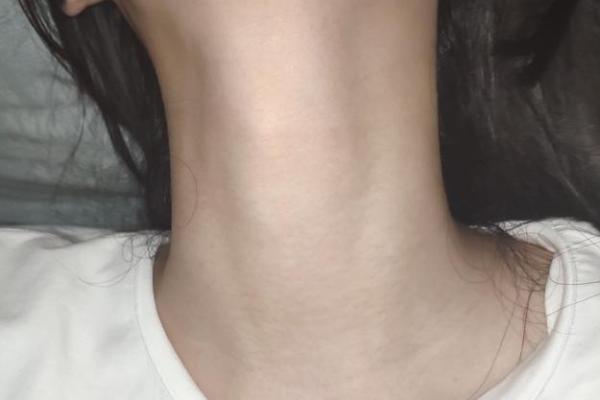 女生有喉结的命运解析:美丽与不凡的象征 女生有喉结的命运解析:美丽与不凡的象征