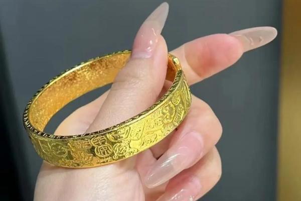 火命人的镯子选择:焕发能量与灵性之美的完美搭配 火命人的镯子选择:焕发能量与灵性之美的完美搭配