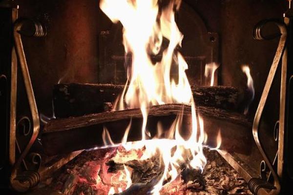 丙寅炉中火：探寻命理中的热情与生命力