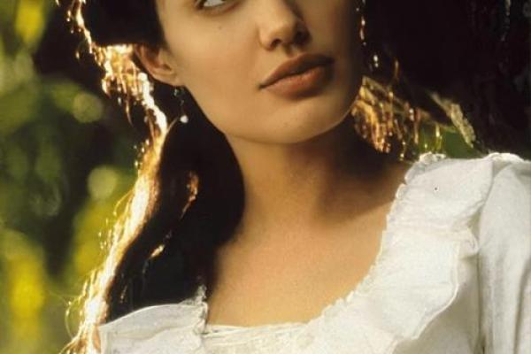 命运与自由的纠葛：透视《1984》中的女性角色