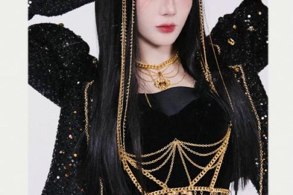 有喉结的女孩命运：与众不同的美丽与挑战