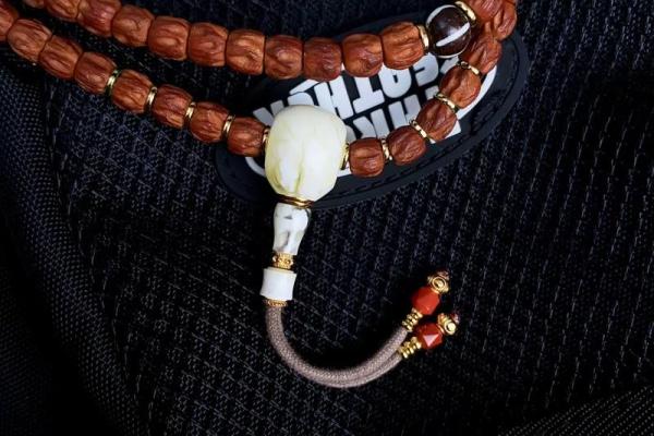 揭示白蜡金命的秘密:如何选择最适合的金属和饰品 揭示白蜡金命的秘密:如何选择最适合的金属和饰品