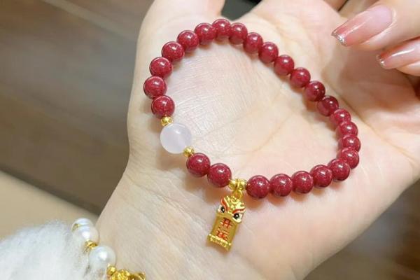 提升木鸡命人福运的首饰选择与佩戴技巧