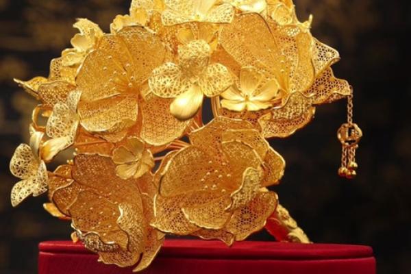 火命人适合佩戴的金饰：旺盛火气与金饰的完美结合